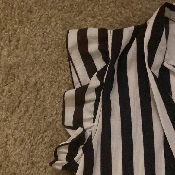 SHEIN stripe shirt Xs - Picture 2 of 5